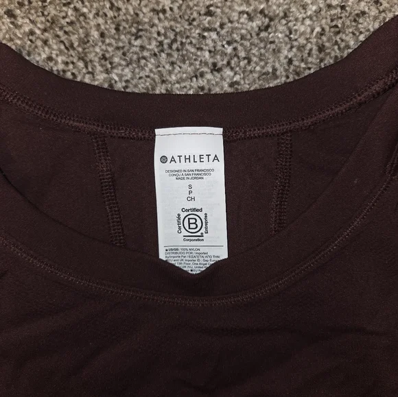 NWT- Athleta Momentum Seamless Short Sleeve - Garnet - Picture 4 of 5